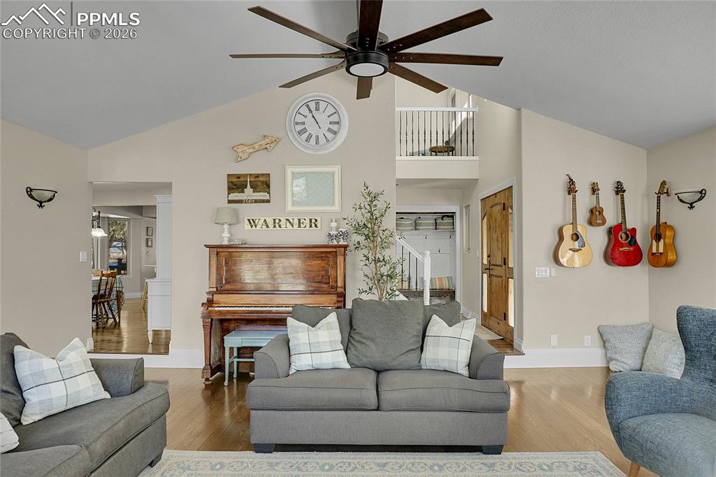 Image 10 of 50: Living Room