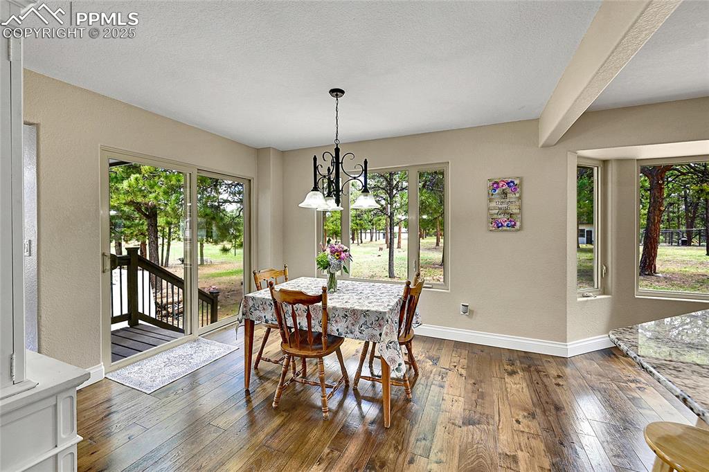 Image 11 of 50: Eat in country kitchen 