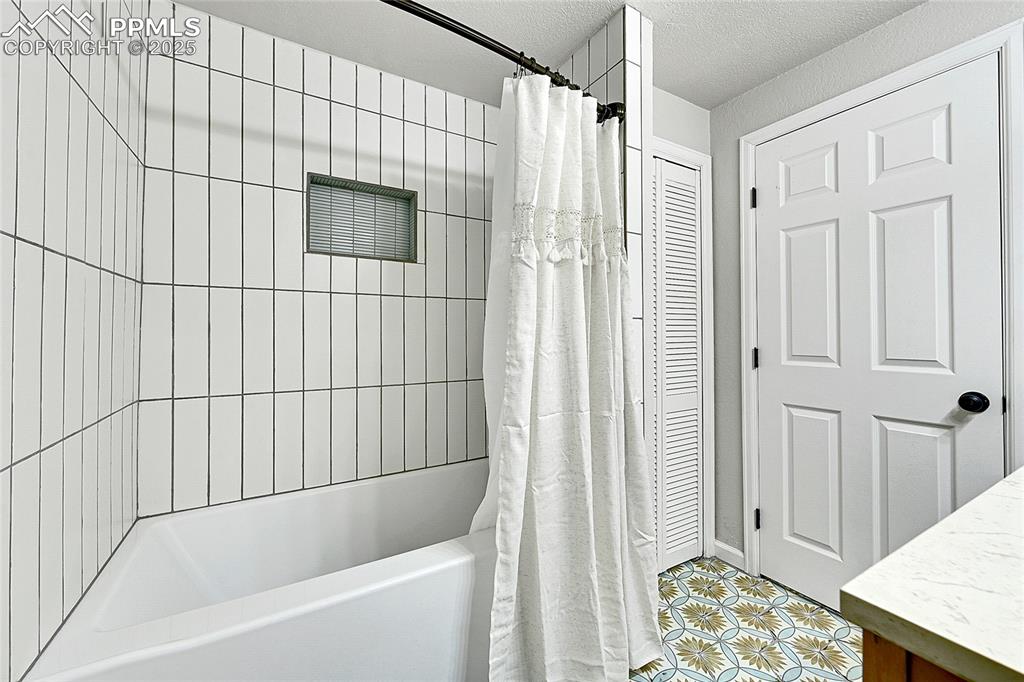 Image 30 of 50: new tile 