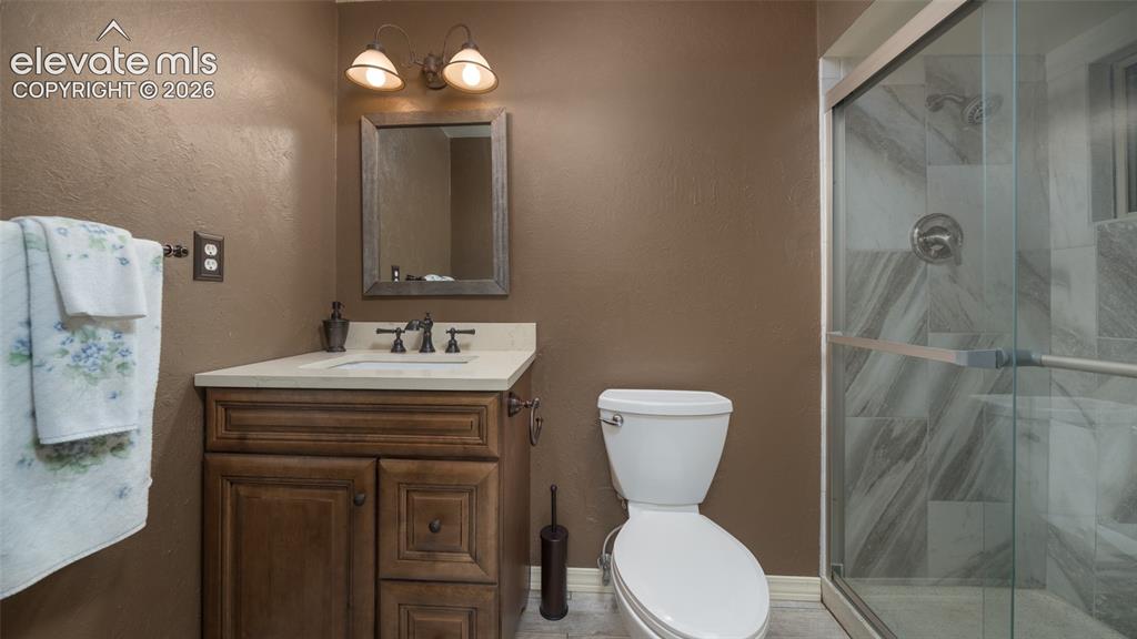 Image 20 of 34: Bathroom