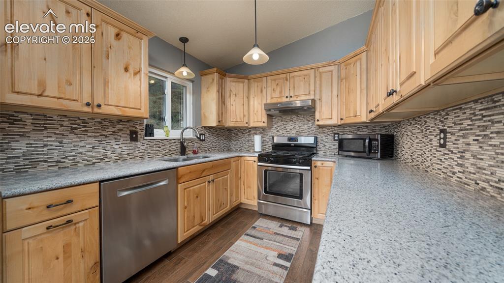 Image 6 of 34: Kitchen