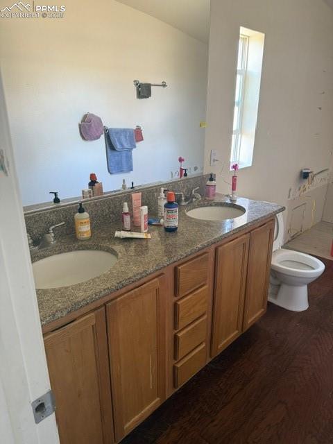 Image 13 of 15: Bathroom