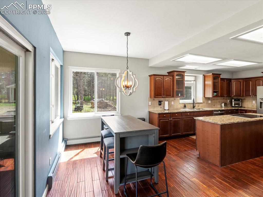 Image 5 of 31: Kitchen