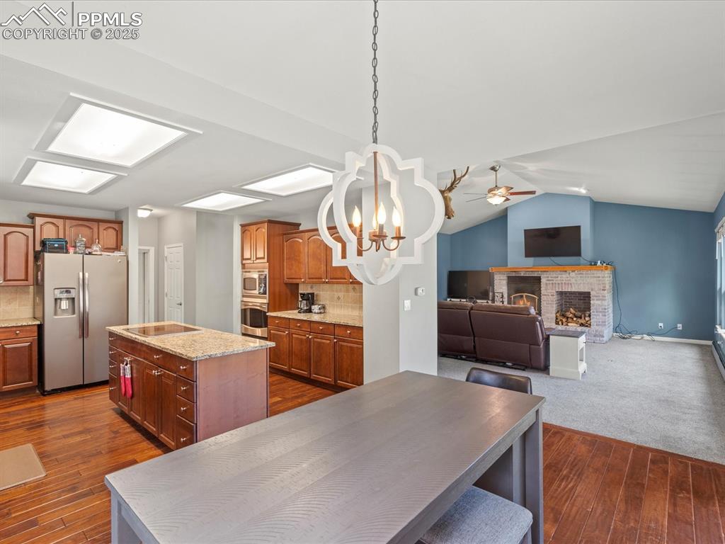 Image 6 of 31: Dining Area