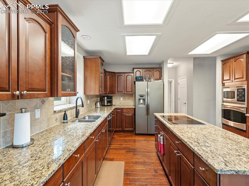 Image 8 of 31: Kitchen