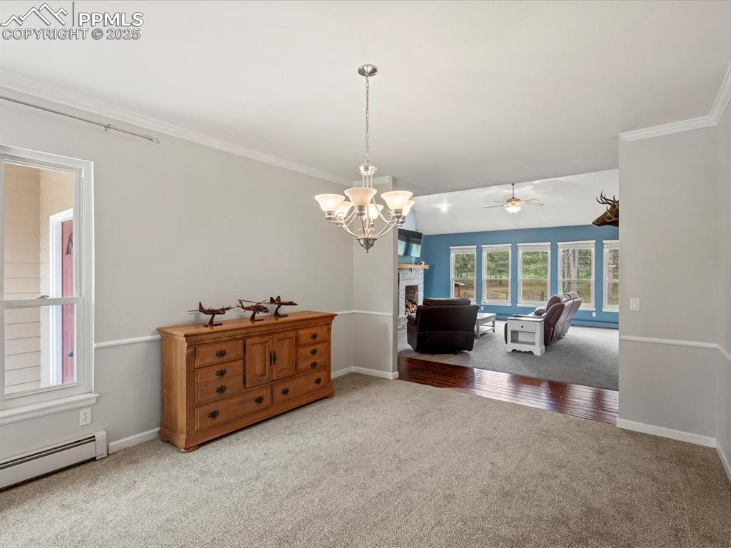 Image 9 of 31: Dining Area