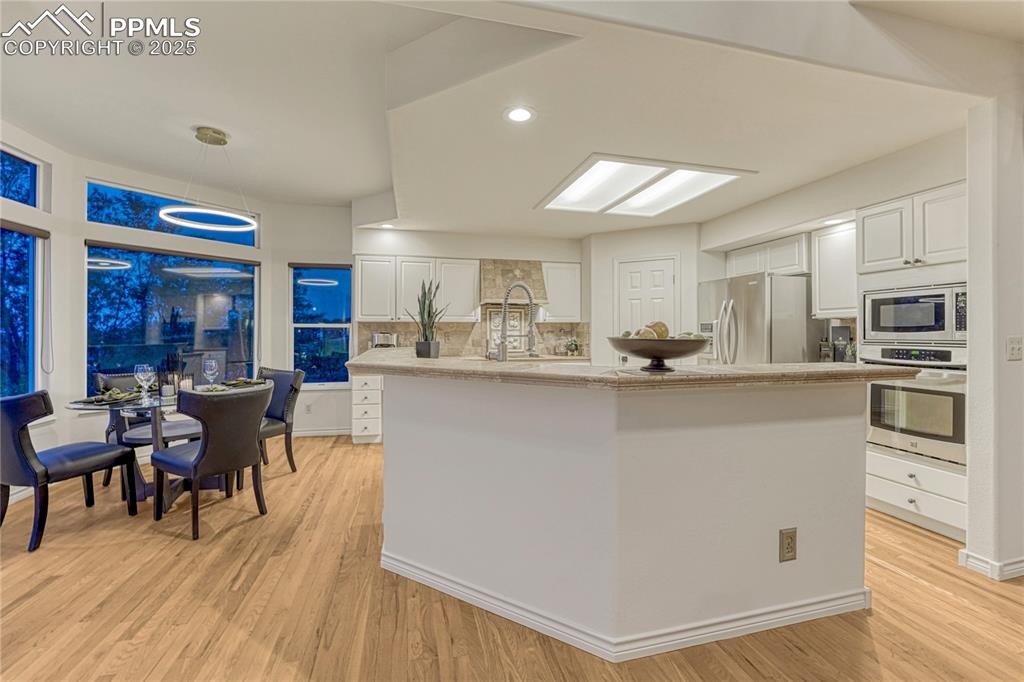 Image 6 of 28: Kitchen