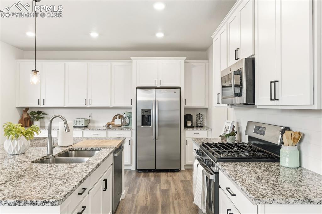 Image 16 of 43: Kitchen