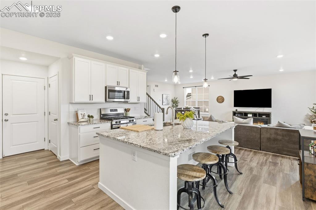 Image 18 of 43: Kitchen