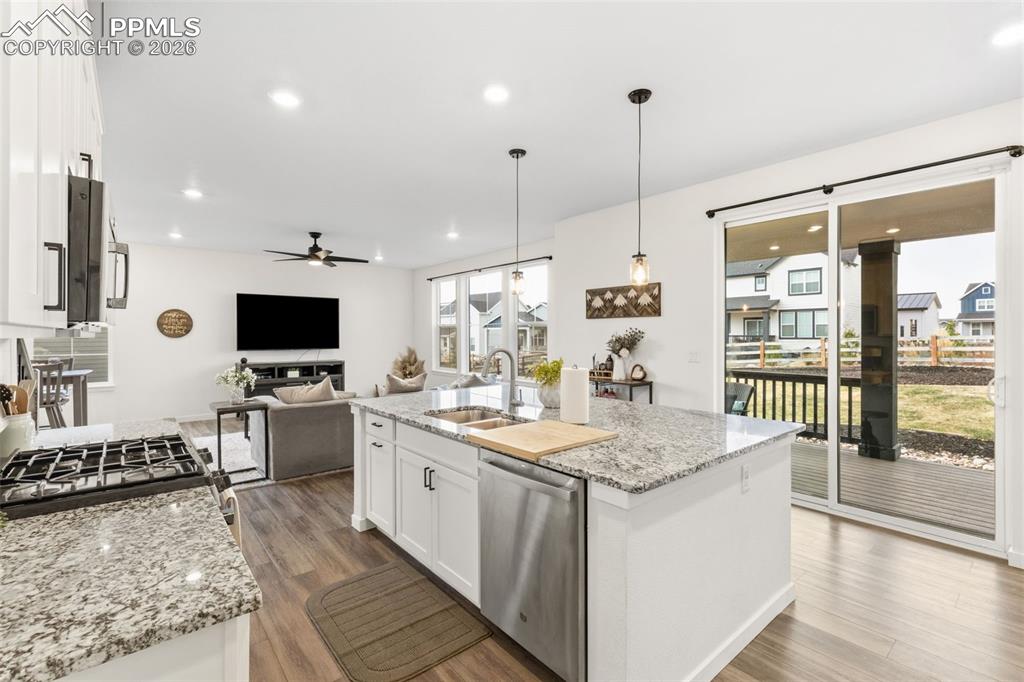 Image 19 of 43: Kitchen