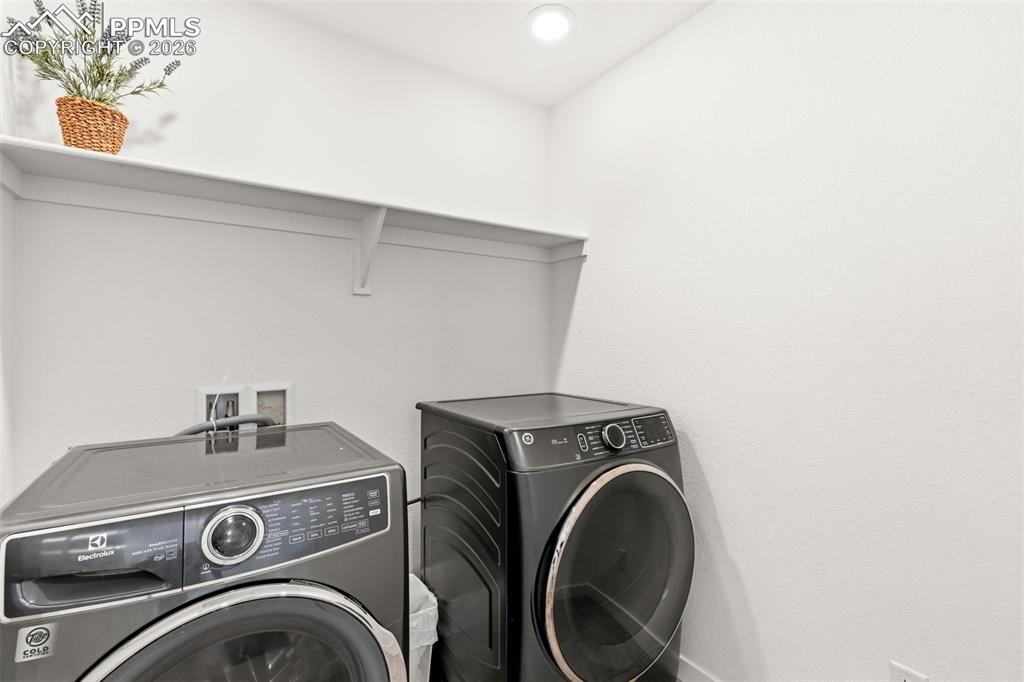 Image 38 of 43: Laundry