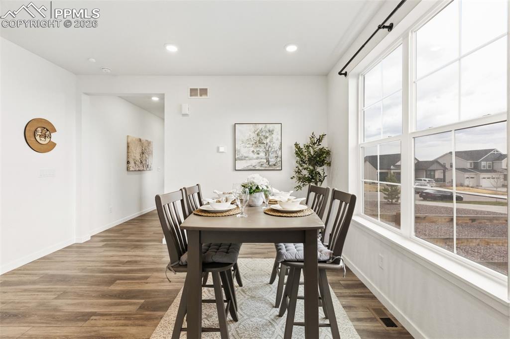 Image 7 of 43: Dining Area