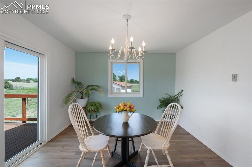 Image 11 of 49: Dining Area