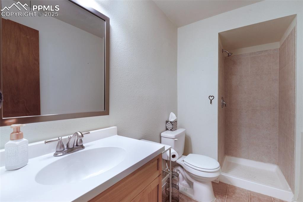 Image 29 of 49: Bathroom