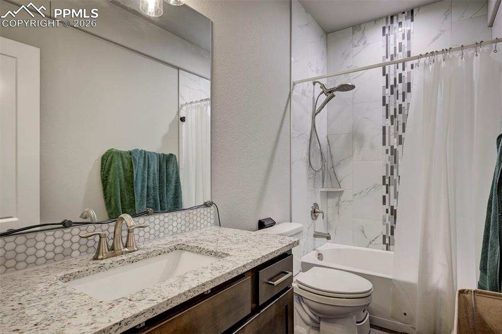 Image 30 of 48: Bathroom