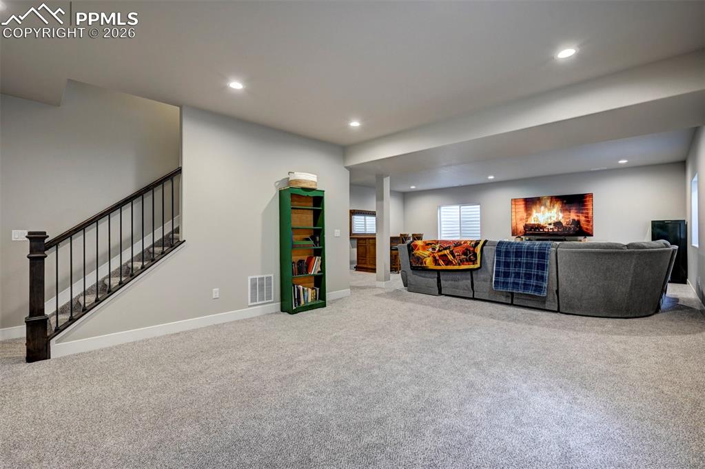 Image 33 of 48: Family Room