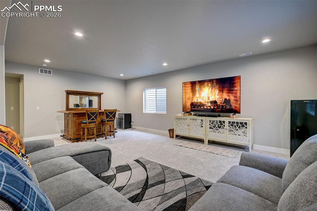 Image 34 of 48: Family Room