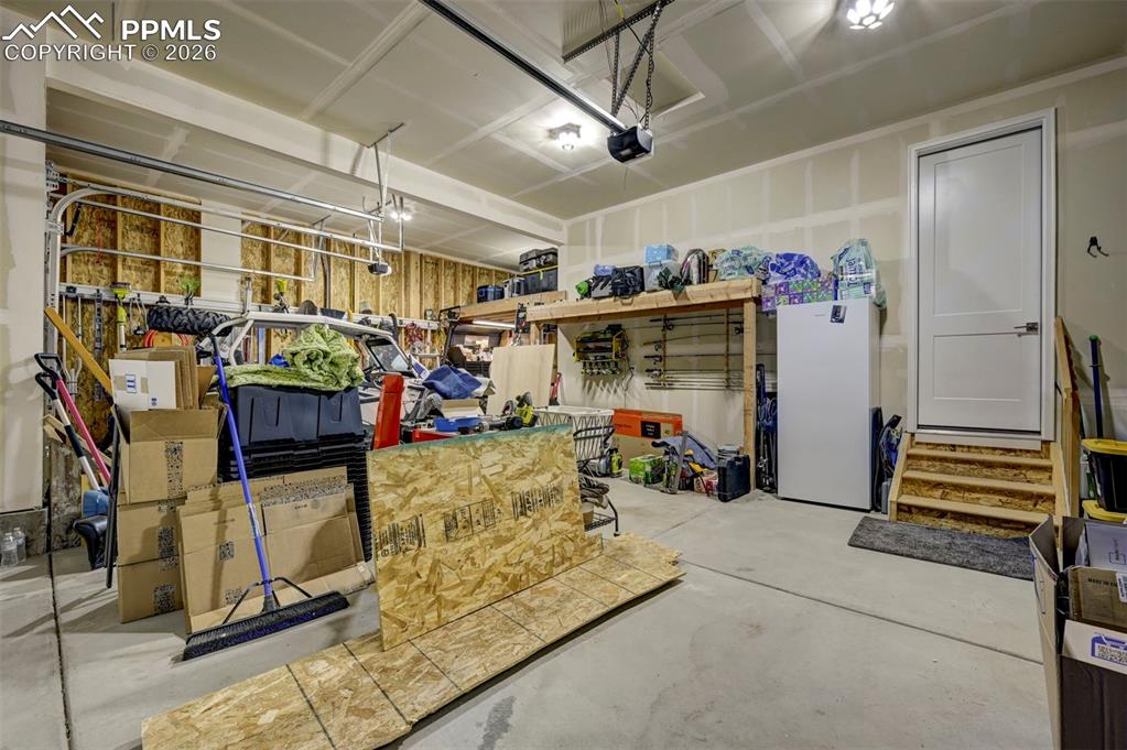 Image 41 of 48: Garage