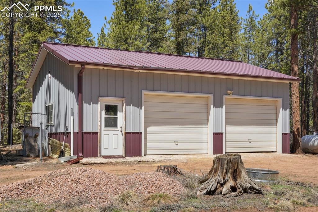 Image 18 of 29: View of detached garage