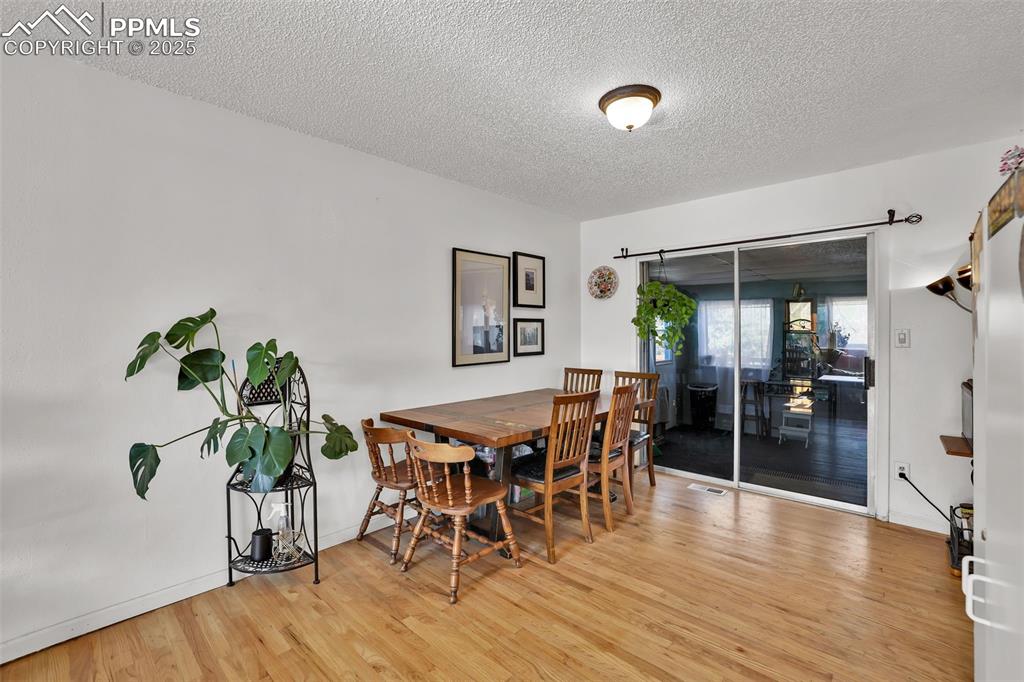 Image 4 of 15: Dining Room