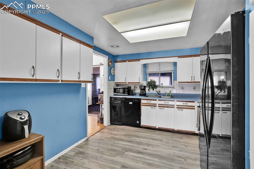 Image 6 of 15: Kitchen