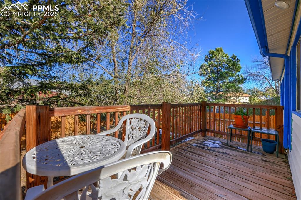 Image 9 of 15: Deck
