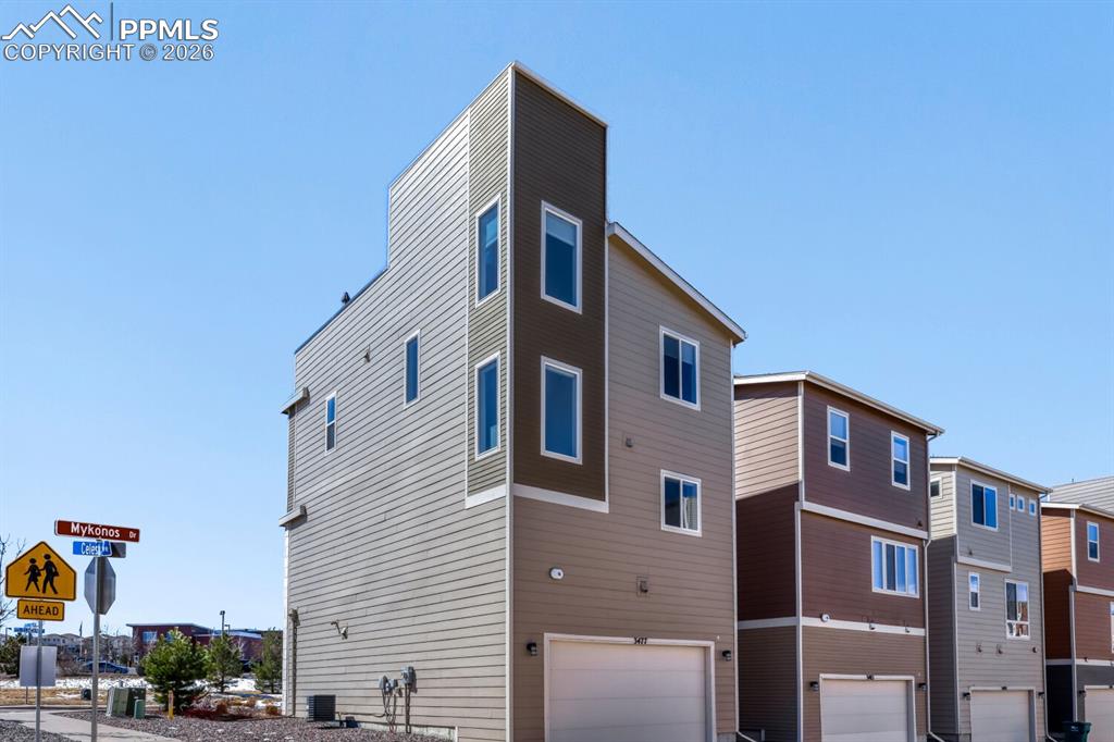 Image 27 of 45: 2-Car Garage