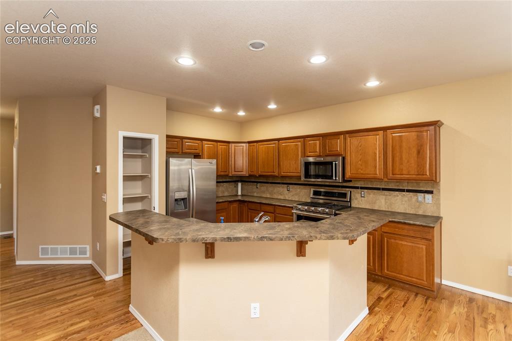 Image 11 of 48: Kitchen