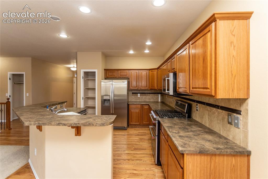 Image 16 of 48: Kitchen