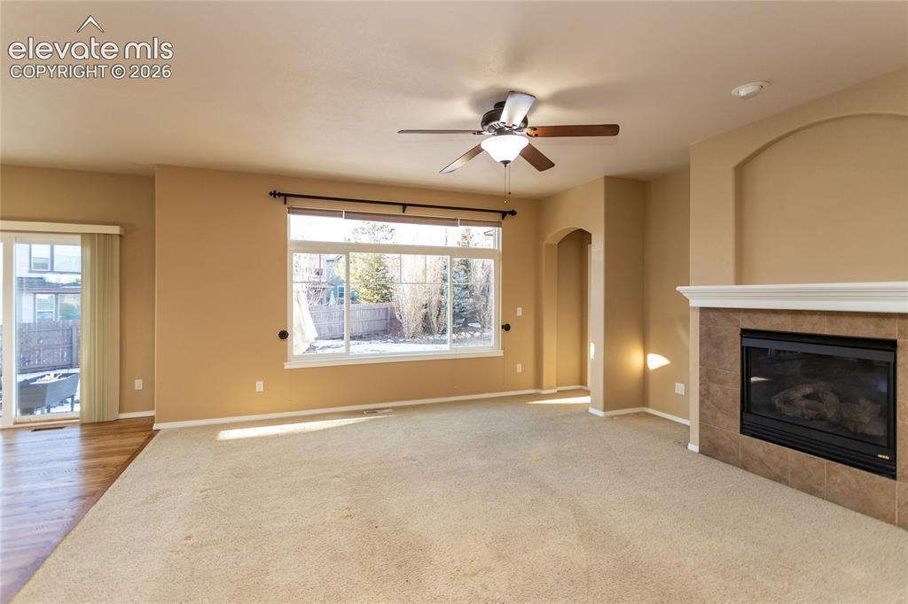 Image 19 of 48: Living Room