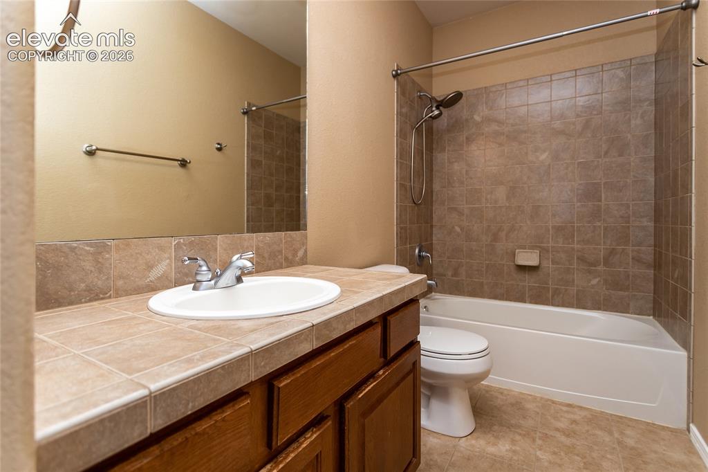 Image 30 of 48: Bathroom