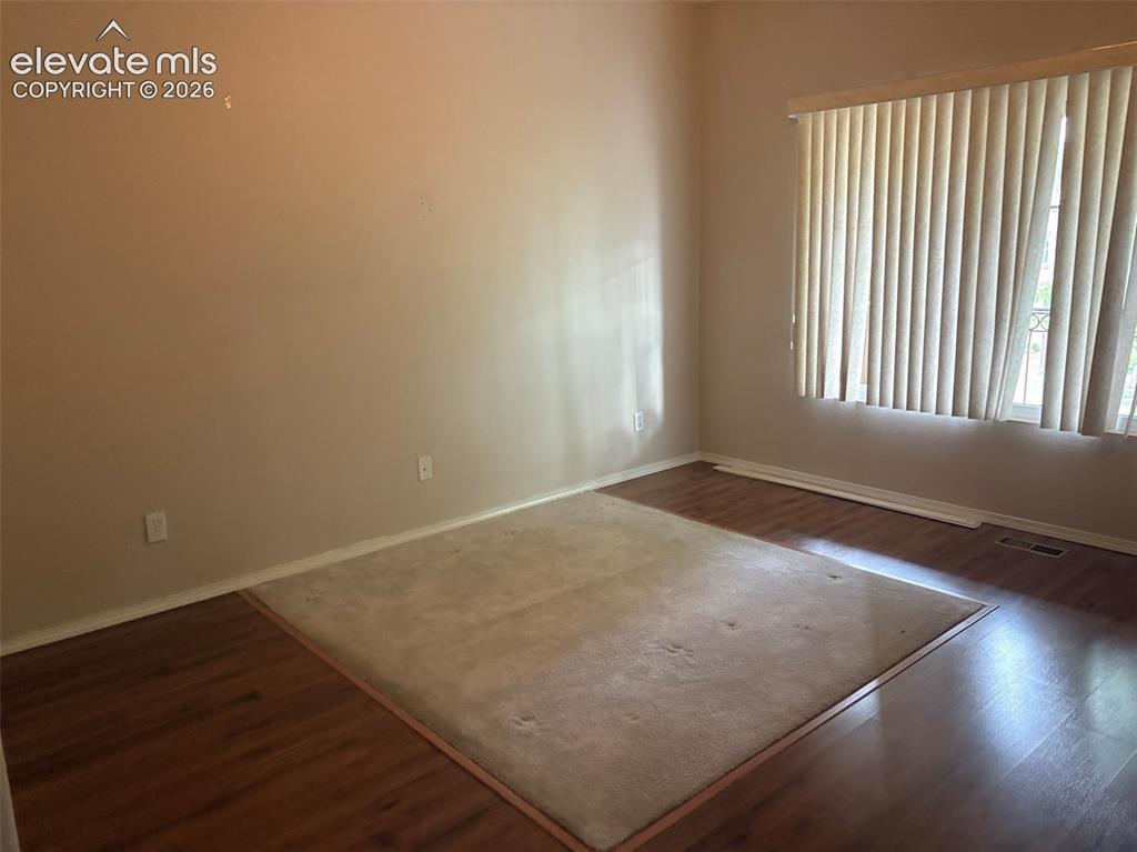 Image 11 of 15: Second bathroom with walk in tub