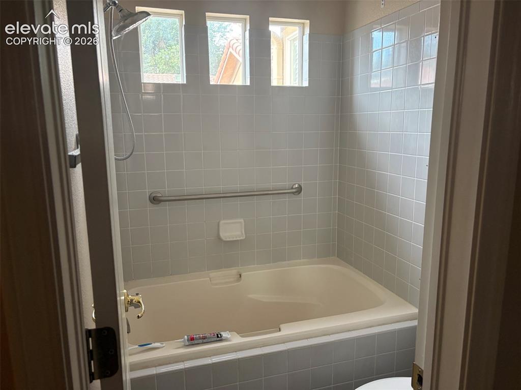 Image 14 of 15: Main bathroom with two sinks