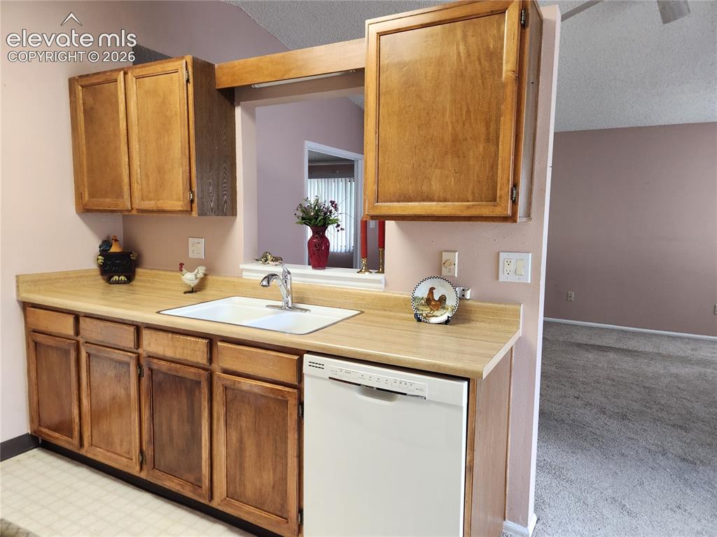 Image 6 of 25: Kitchen