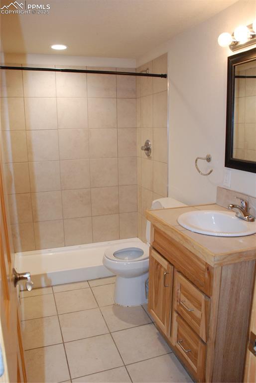 Image 24 of 37: Full Bathroom that serves the Primary Bedroom.