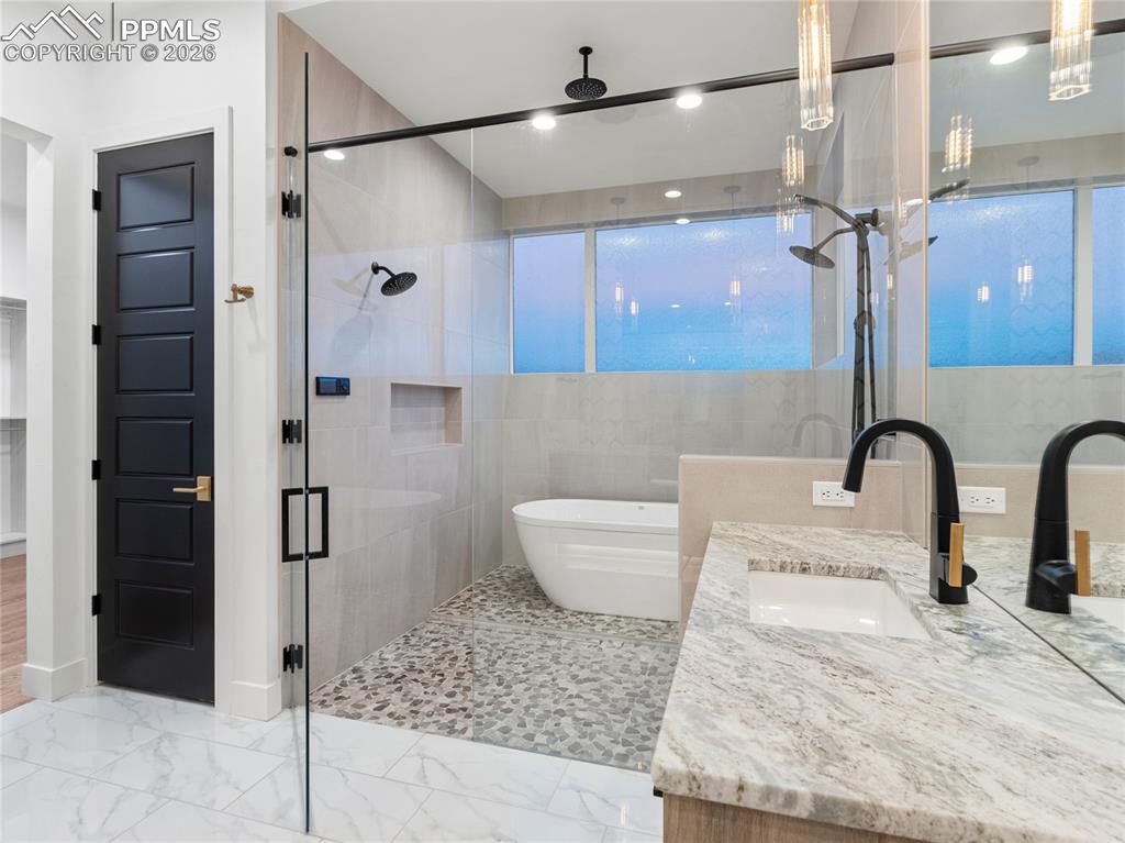 Image 12 of 50: Bathroom