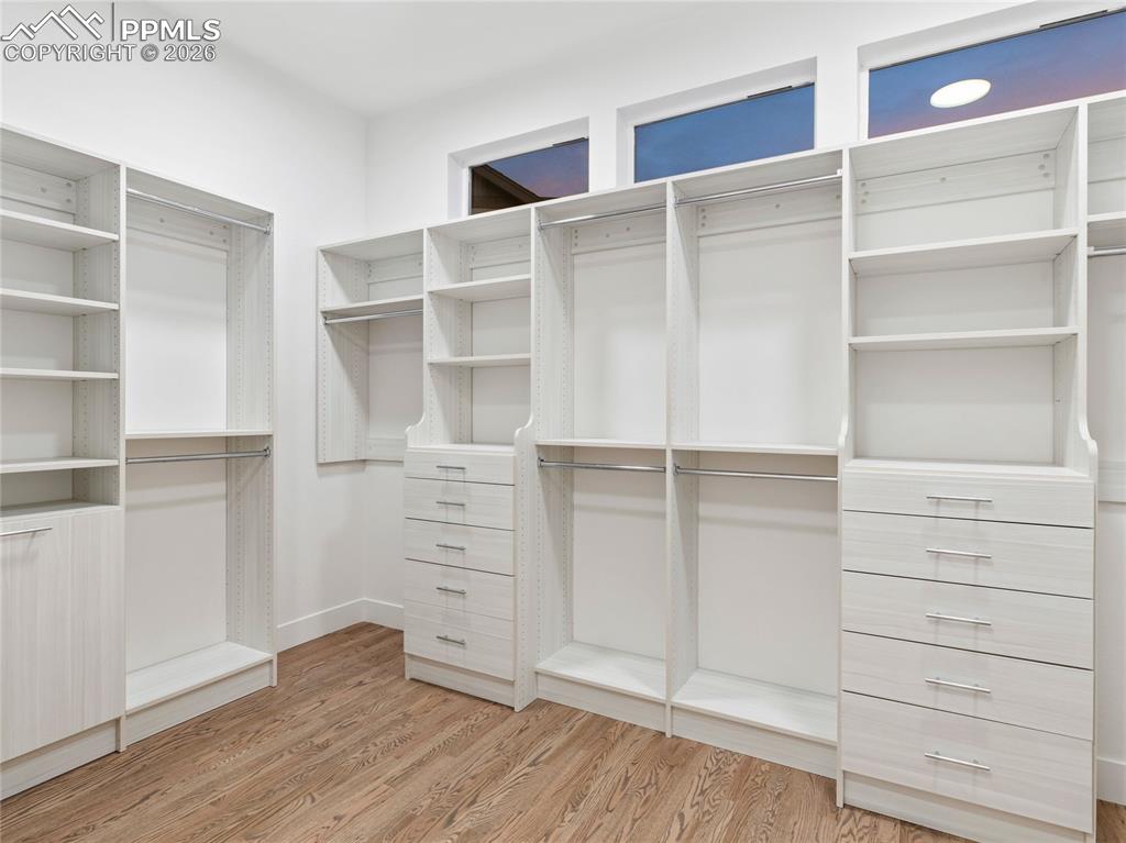 Image 14 of 50: Closet