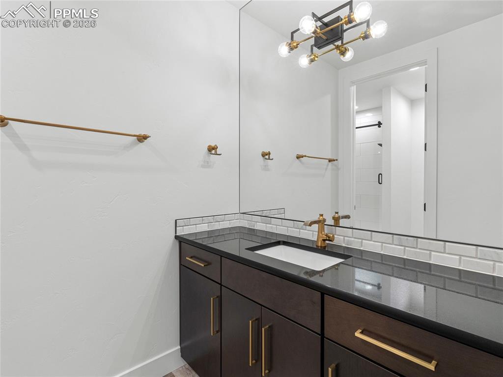 Image 17 of 50: Bathroom