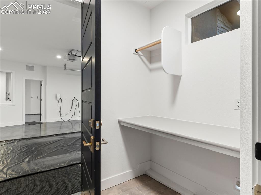 Image 22 of 50: Bathroom