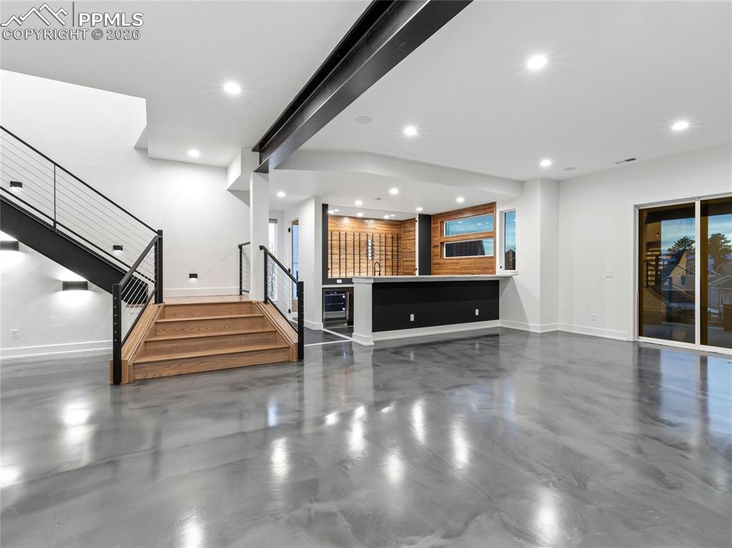 Image 26 of 50: Living Room