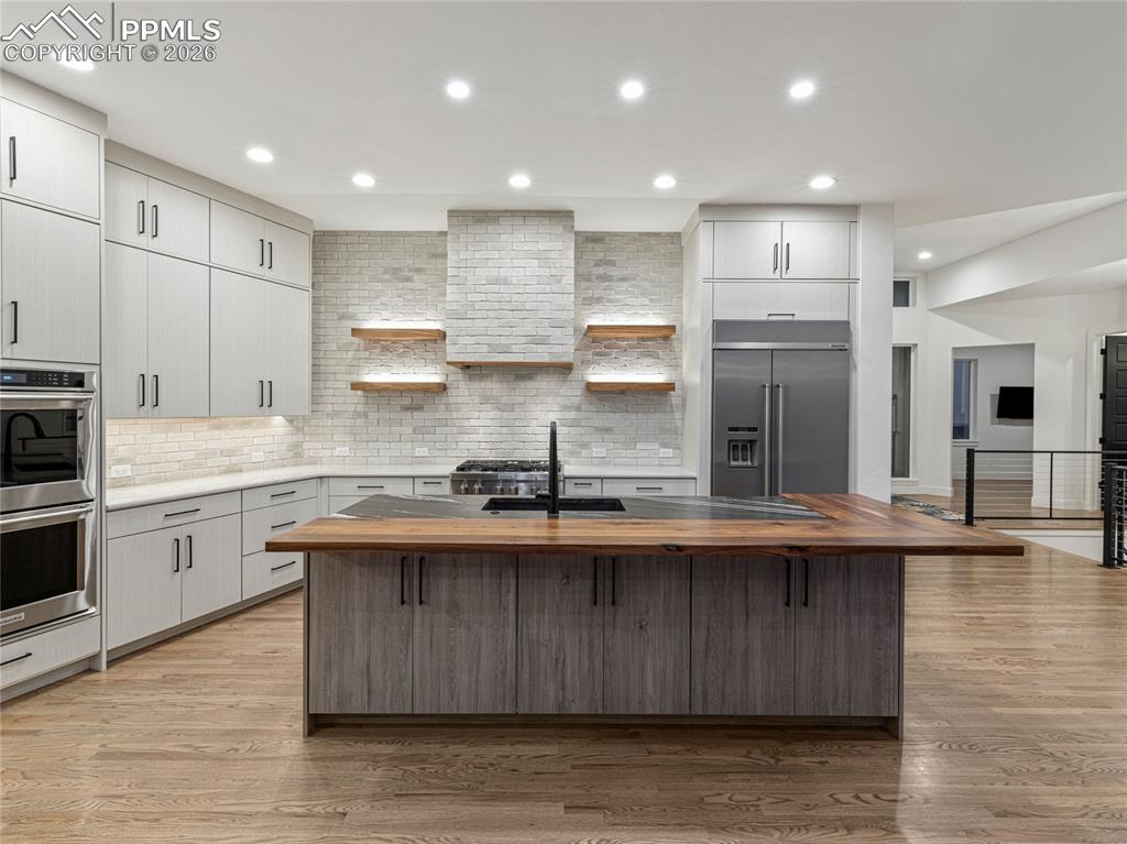 Image 3 of 50: Kitchen