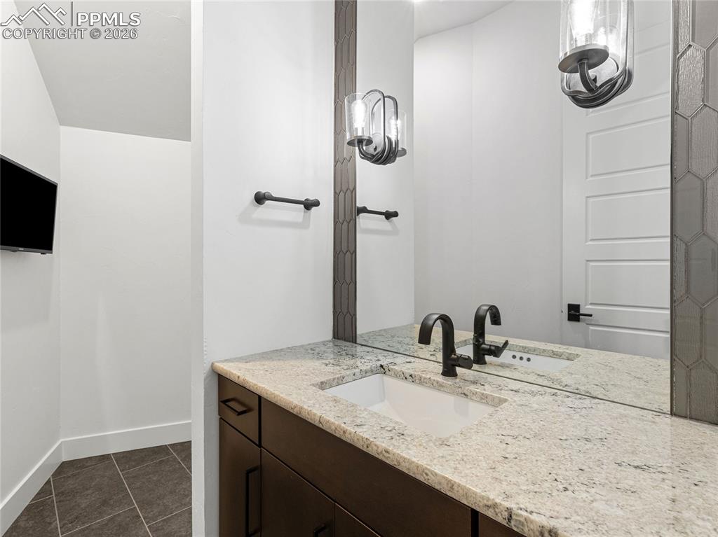 Image 36 of 50: Bathroom