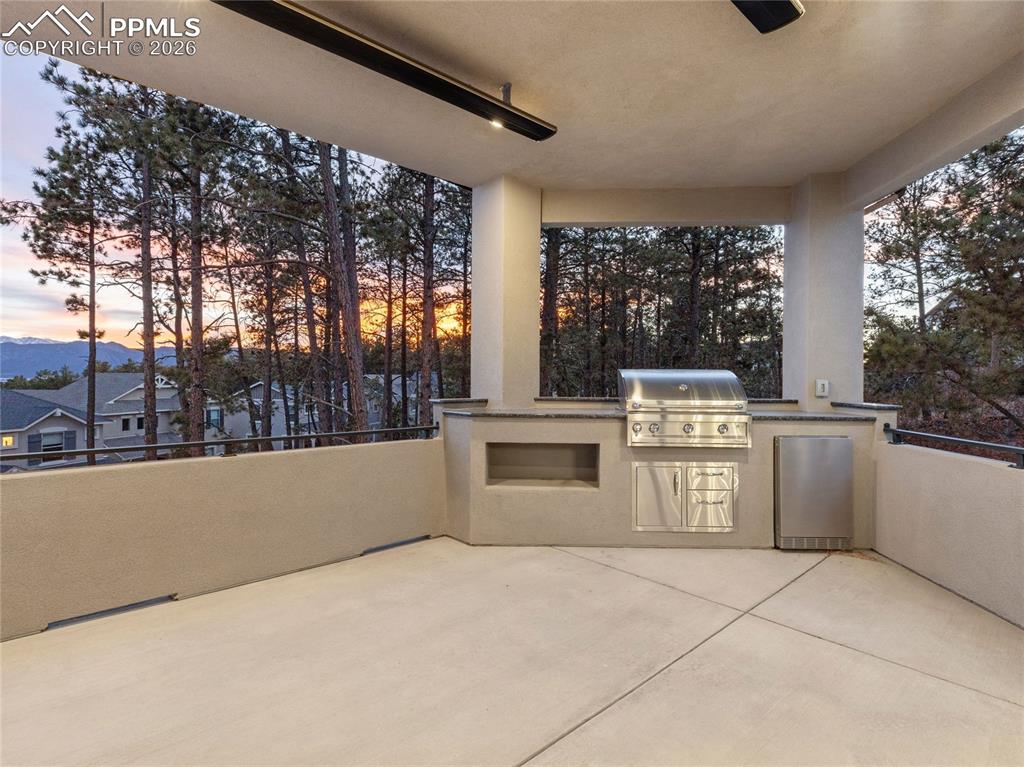 Image 39 of 50: Patio