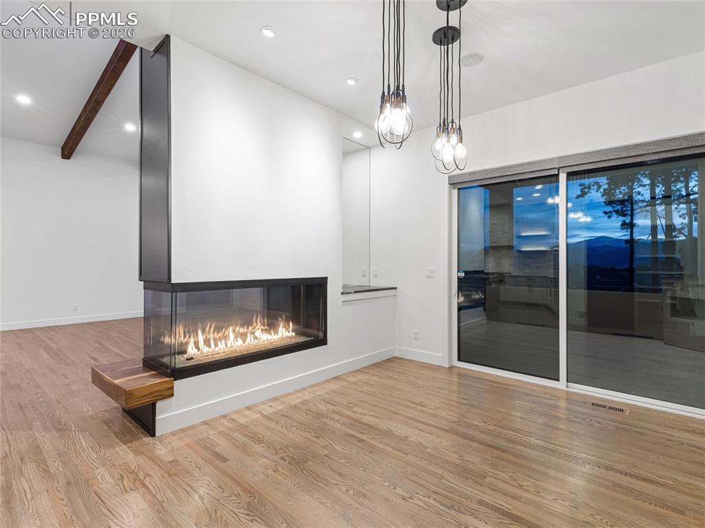 Image 9 of 50: Dining Area