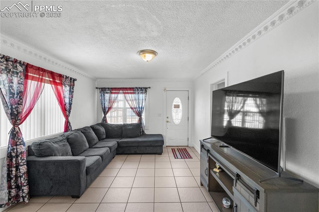 Image 8 of 32: Living Room