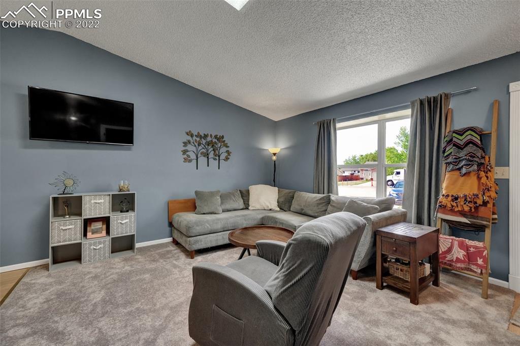 Listing 2559846, Image 3 of 35