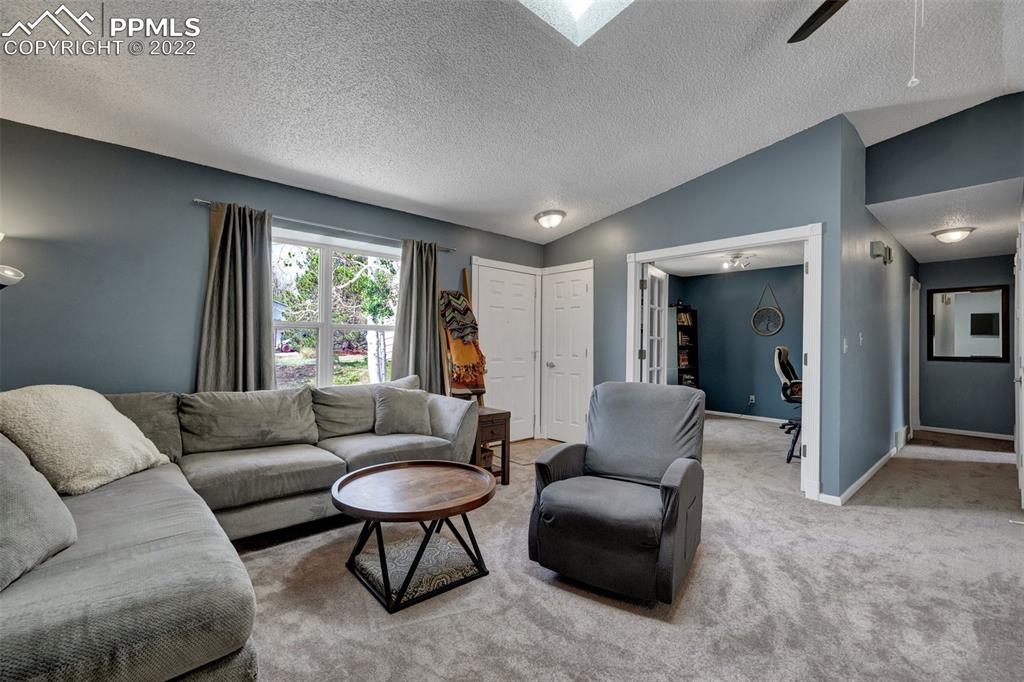 Listing 2559846, Image 4 of 35