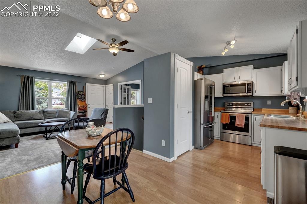 Listing 2559846, Image 5 of 35