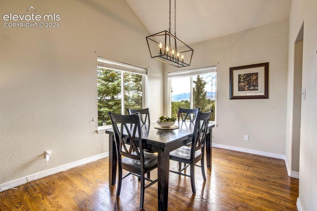 Image 11 of 46: Dining Area
