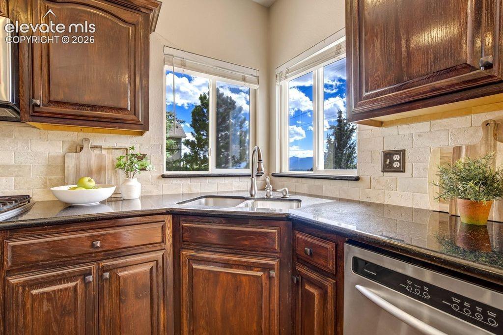 Image 13 of 46: Kitchen